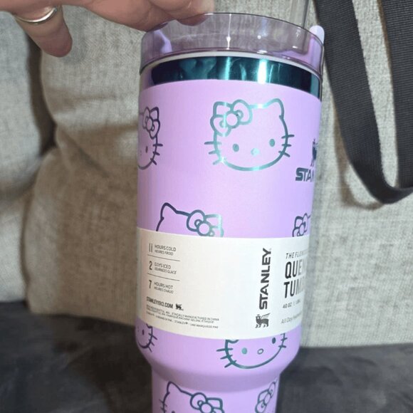 STANLEY x Hello Kitty FlowState Quencher H2.0 Tumbler 40 oz Purple - Picture 1 of 8